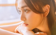 美女扒开衣服露出Q弹Q弹的奶头